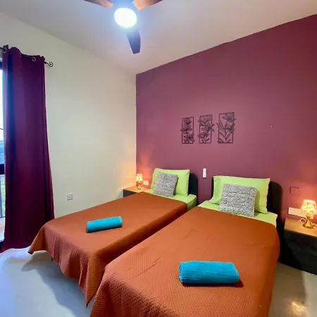 Red Rose Modern In The Heart Of San Pawl * St Paul's Bay