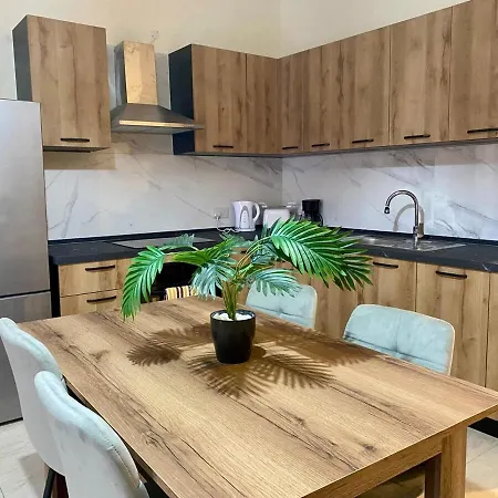 Stylish Brand New 3br - 10 Min Walk From Buggibba Square 아파트 세인트폴스베이