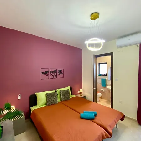 Red Rose Modern In The Heart Of San Pawl Apartment