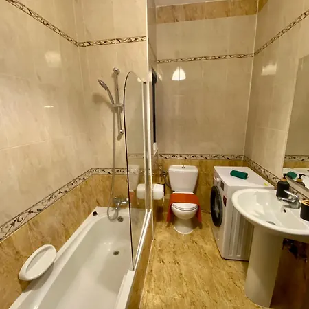 Red Rose Modern In The Heart Of San Pawl