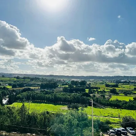 Stylish Brand New 3br - 10 Min Walk From Buggibba Square アパート