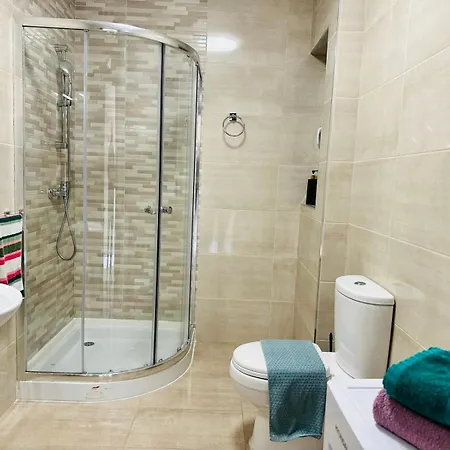 Stylish Brand New 3br - 10 Min Walk From Buggibba Square アパート *